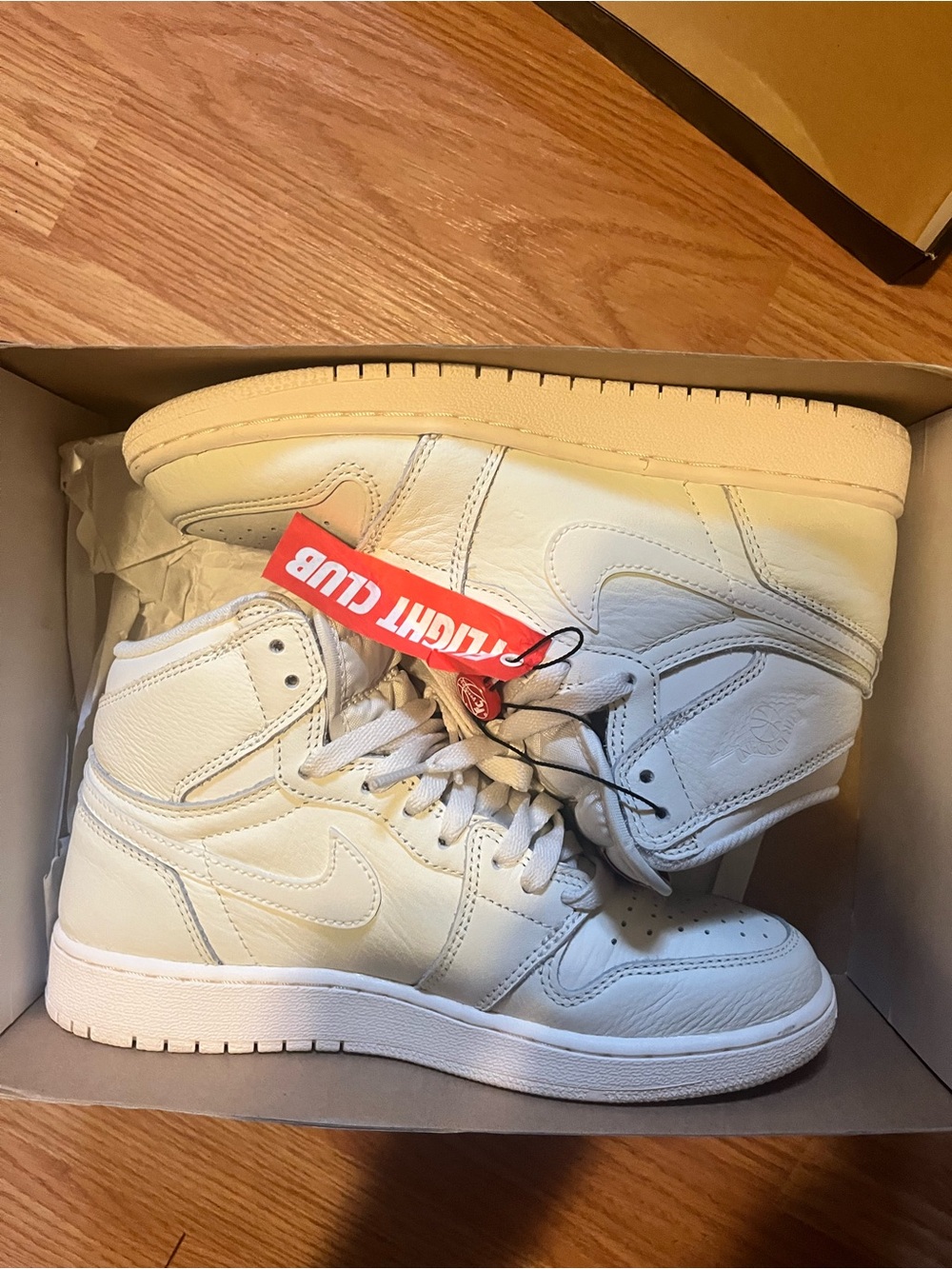 Air Jordan 1 retro high og sail/university red 5.5 youth